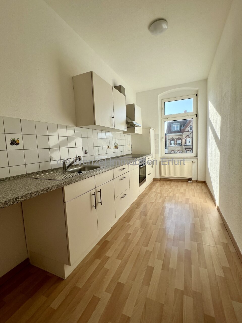 Schöne 2-Zimmer Wohnung im Erfurter Norden inkl. Einbauküche, Dusche, BW