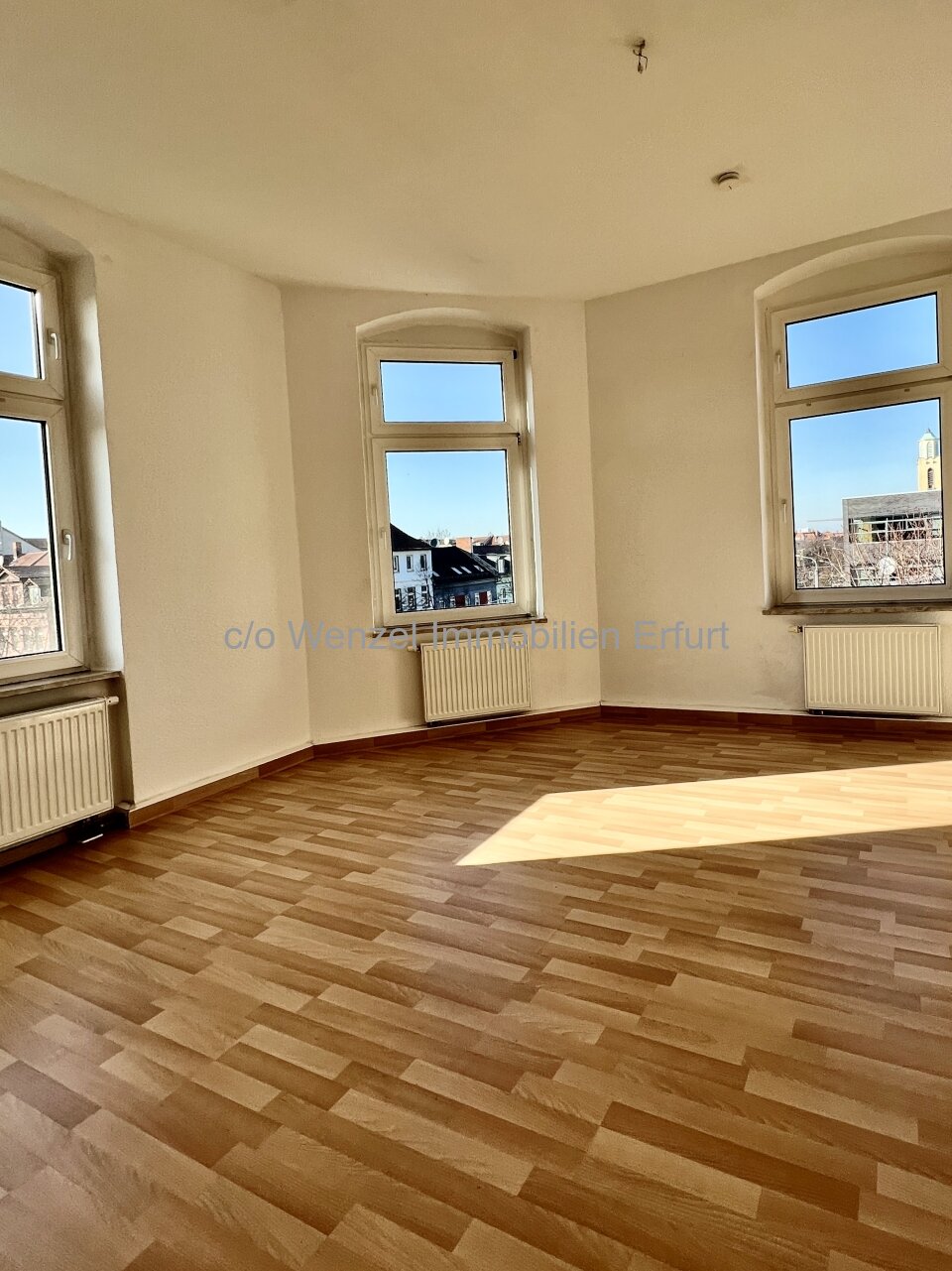 Schöne 2-Zimmer Wohnung im Erfurter Norden inkl. Einbauküche, Dusche, BW