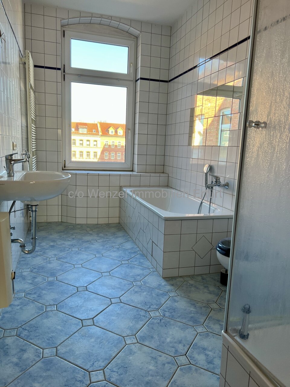 Schöne 2-Zimmer Wohnung im Erfurter Norden inkl. Einbauküche, Dusche, BW