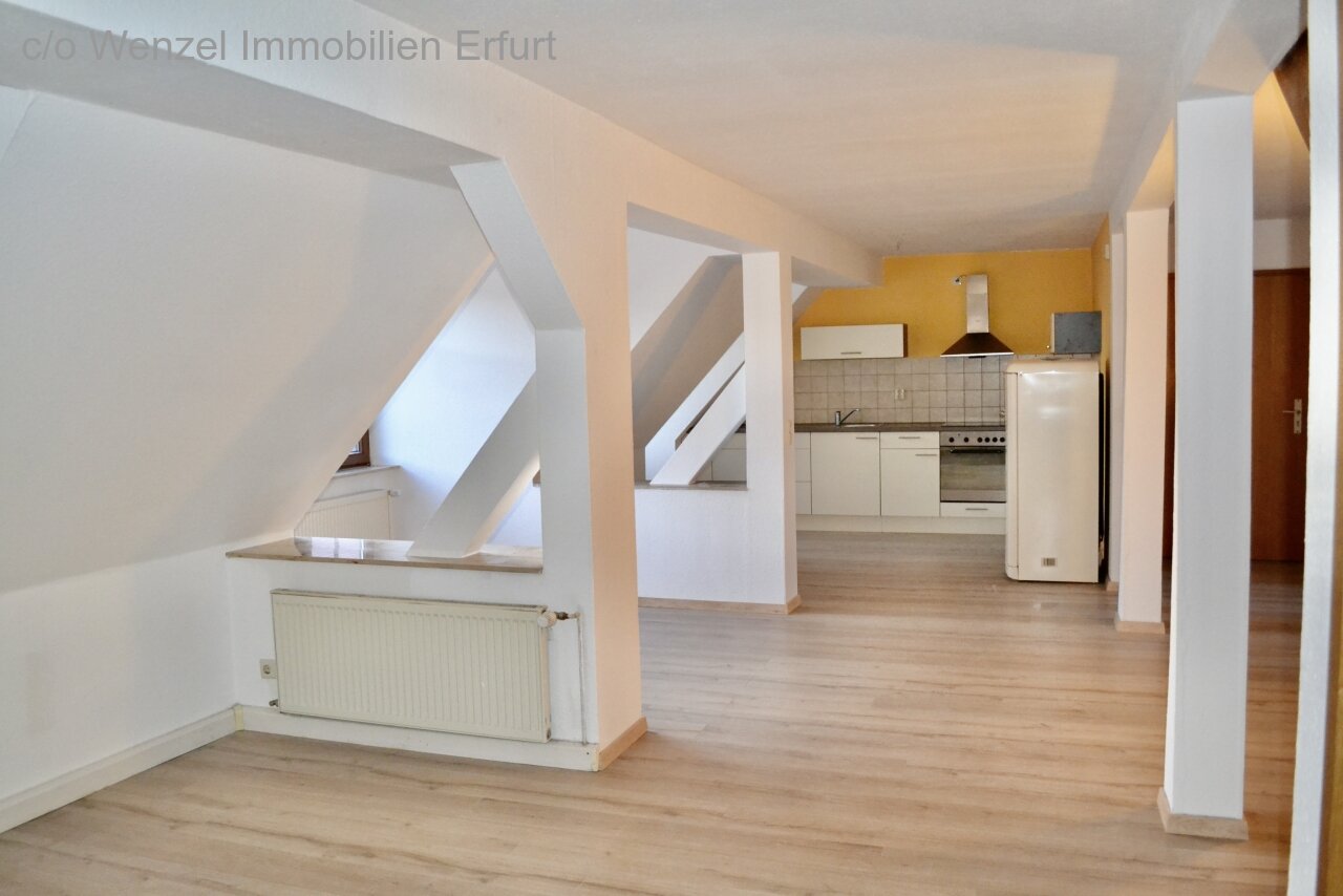 Buttstädt: Schöne Drei-Zimmer-Maisonette - EBK & Stellplatz inklusive! 