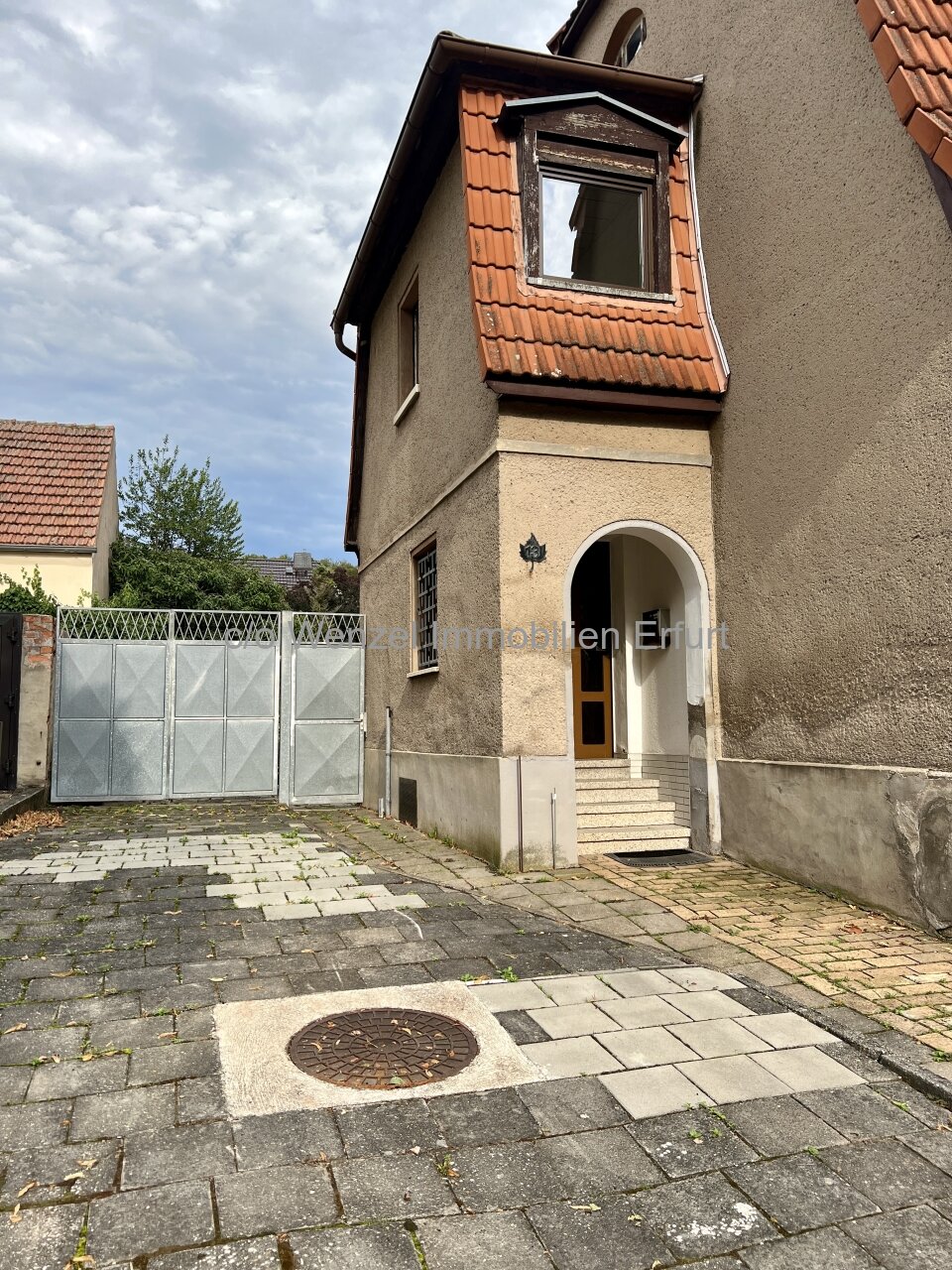 Einfahrt/Hauseingang