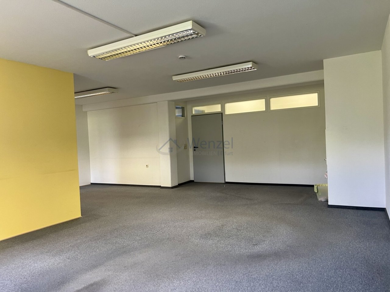 Blick zum Ein-/Ausgang Blick zum Ein-/Ausgang