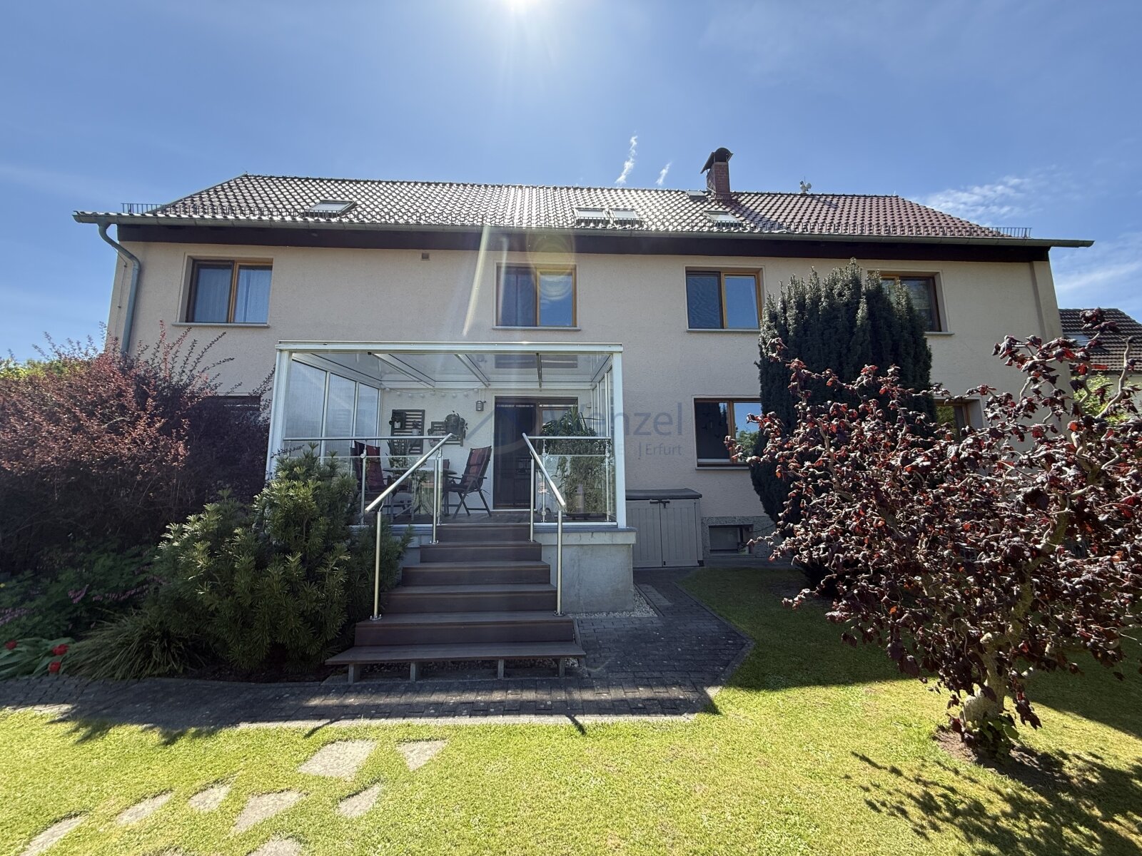 Blick auf das Haus vom Garten Blick auf das Haus vom Garten