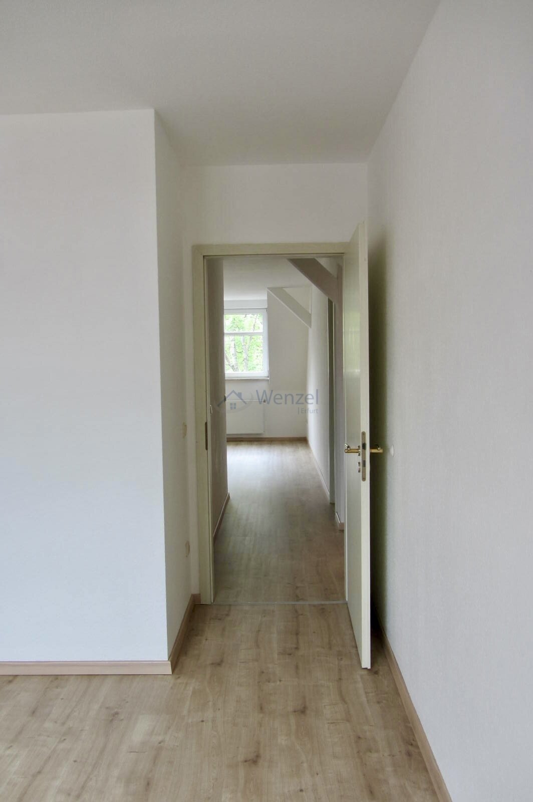 Blick vom Schlaf- zum Wohnzimmer Blick vom Schlaf- zum Wohnzimmer