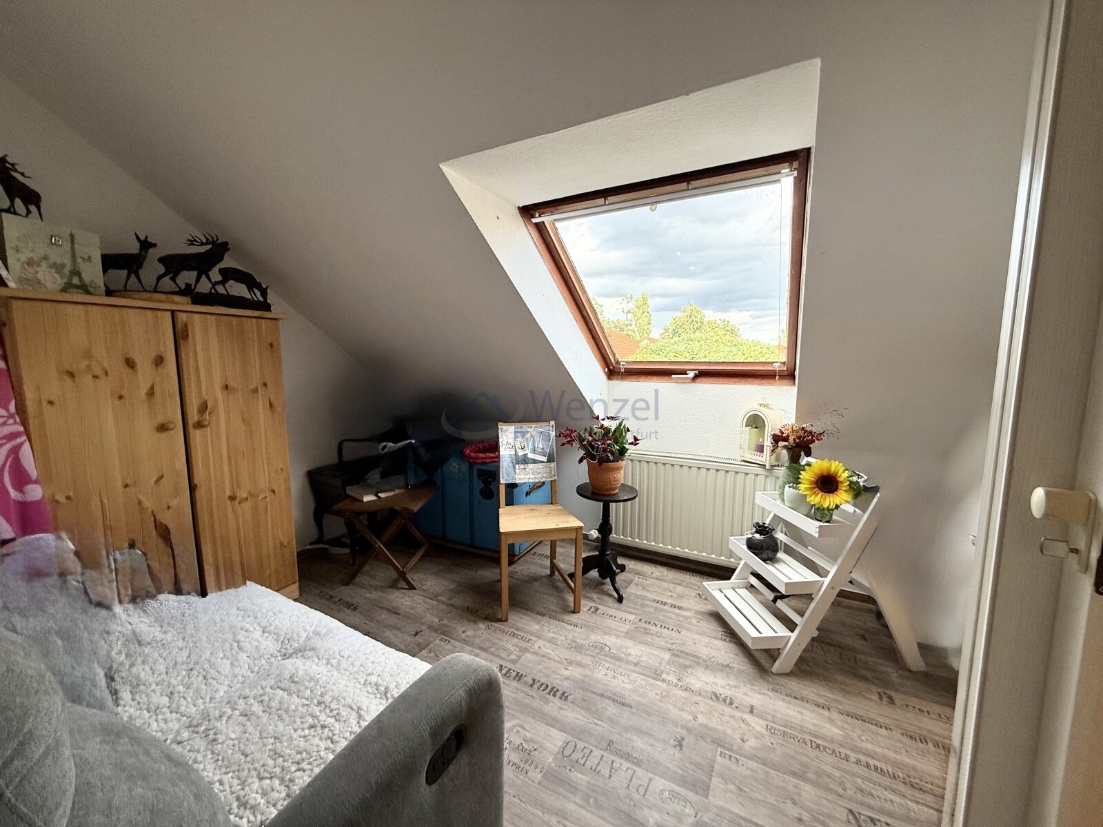 Lichtdurchflutetes Dachgeschosszimmer Lichtdurchflutetes Dachgeschosszimmer