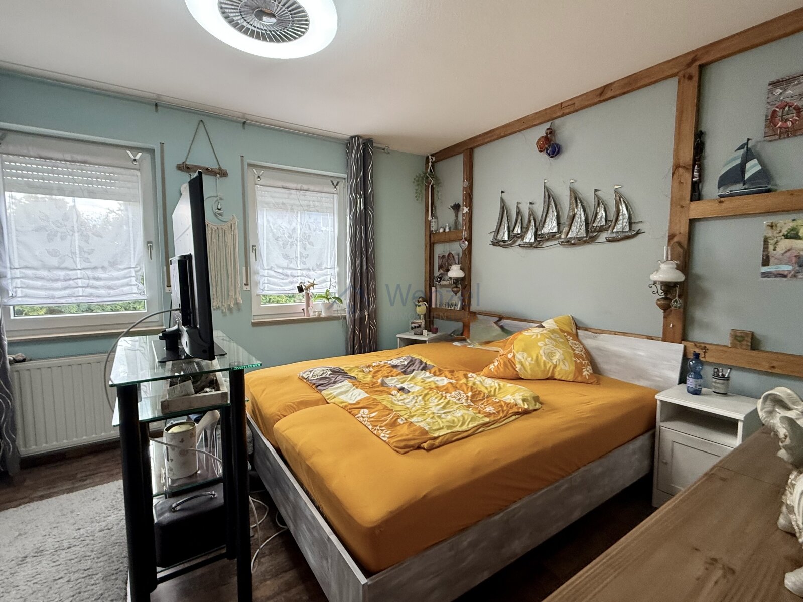 Maritimes Schlafzimmer mit Meerblick Maritimes Schlafzimmer mit Meerblick