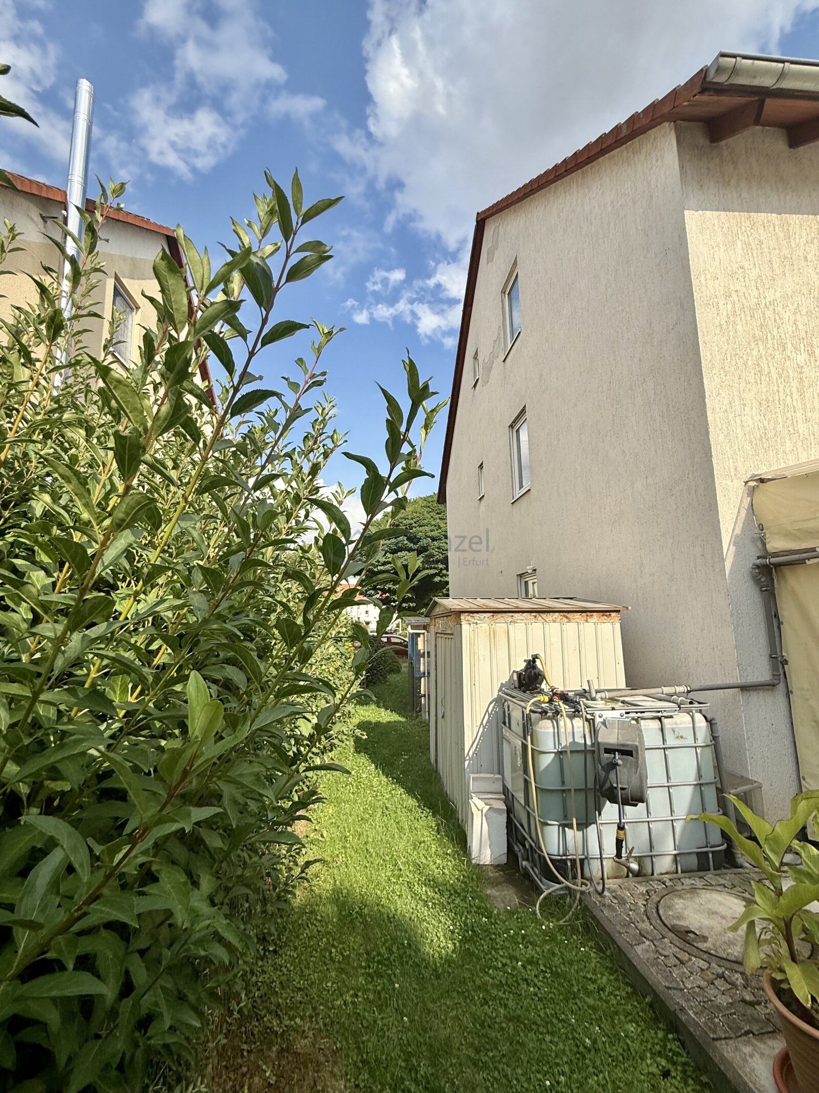 Seitlicher Gartenbereich Seitlicher Gartenbereich