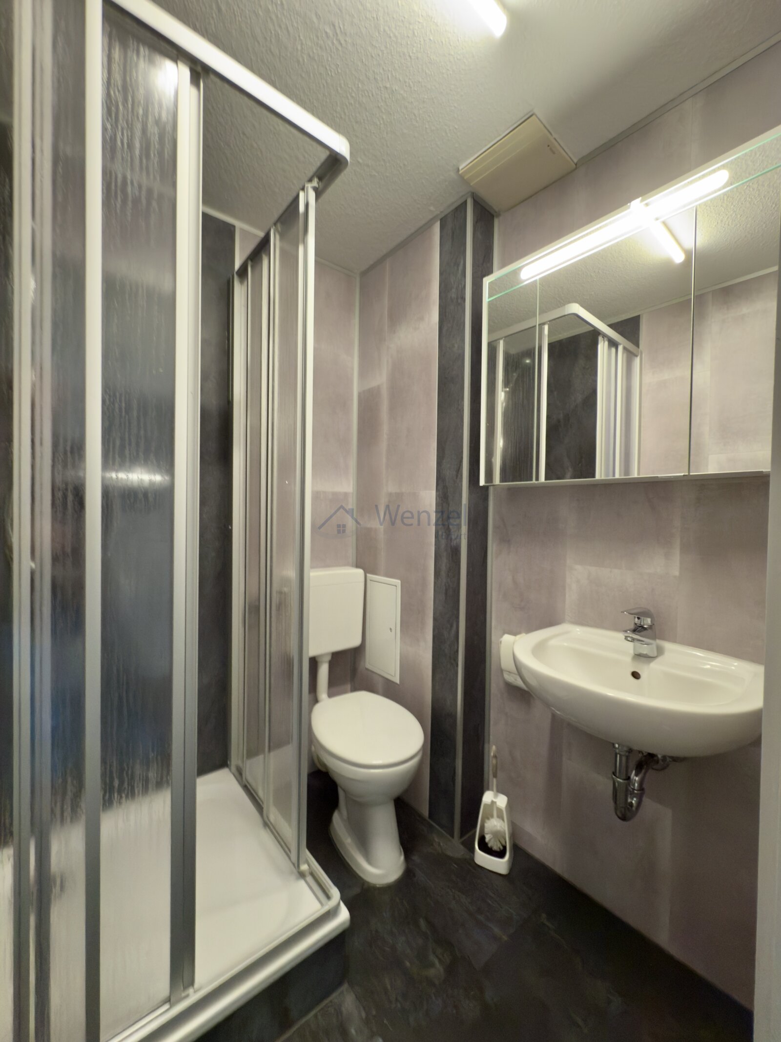 Badezimmer mit Dusche Badezimmer mit Dusche