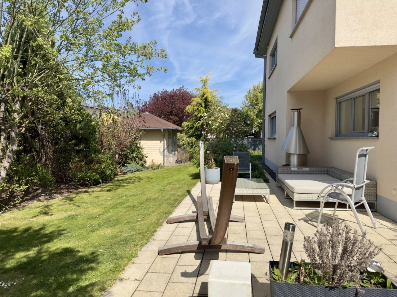 Terrassenfläche mit direktem Zugang zum Garten