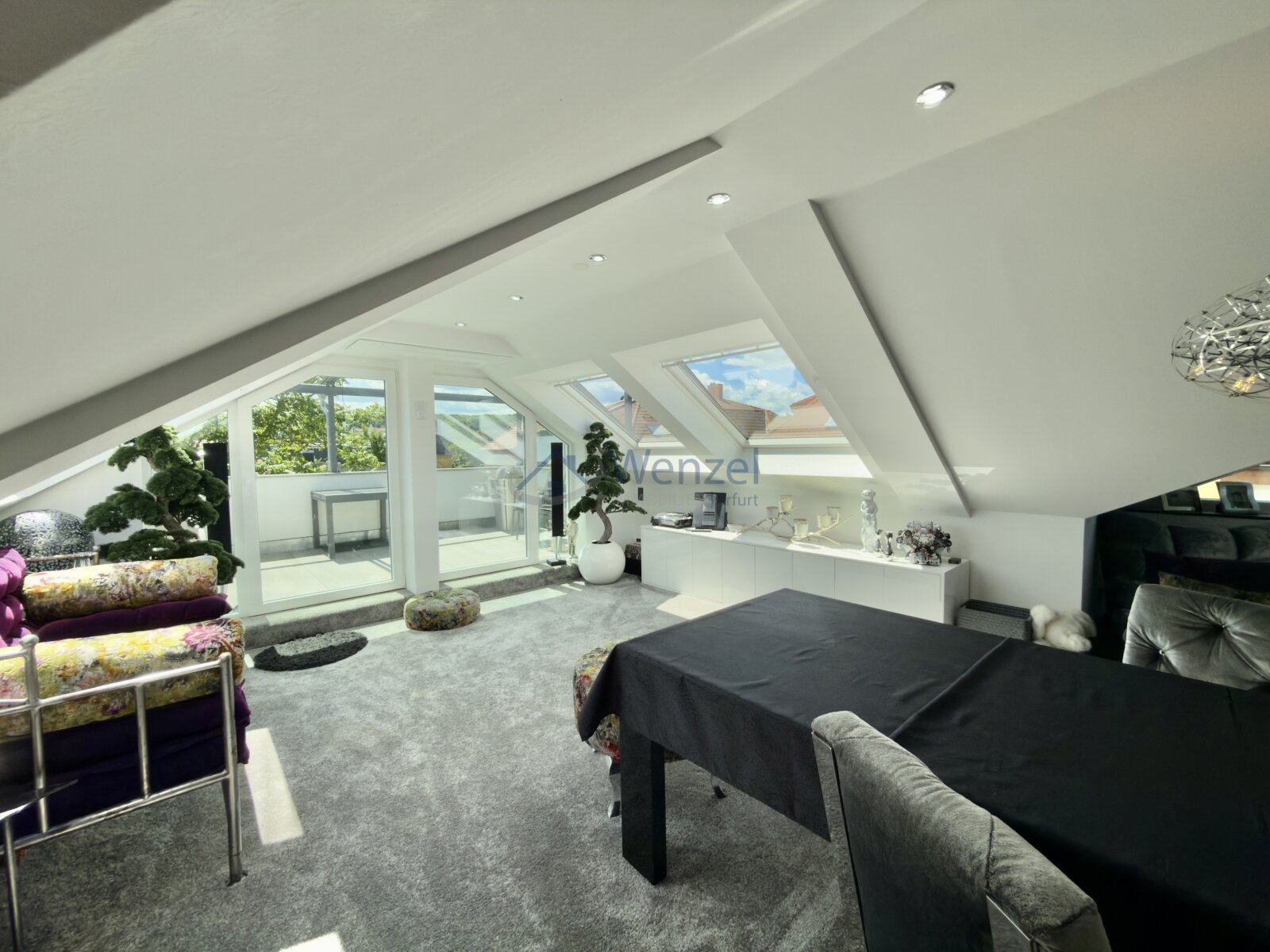 Dachgeschoss mit Galerie-Charakter und Dachterrassen-Zugang Dachgeschoss mit Galerie-Charakter und Dachterrassen-Zugang