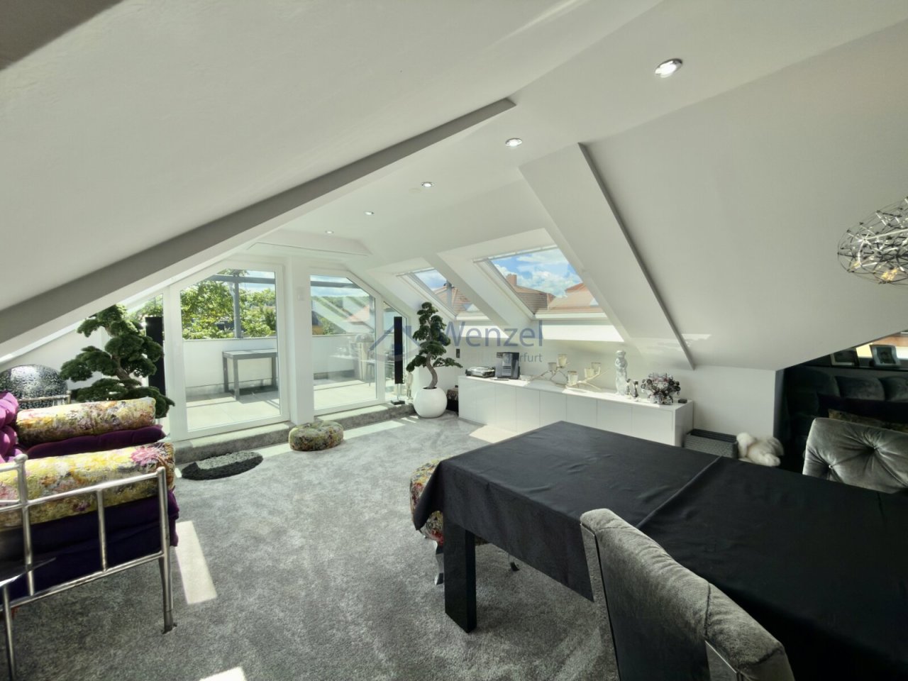 Dachgeschoss mit Galerie-Charakter und Dachterrassen-Zugang Dachgeschoss mit Galerie-Charakter und Dachterrassen-Zugang